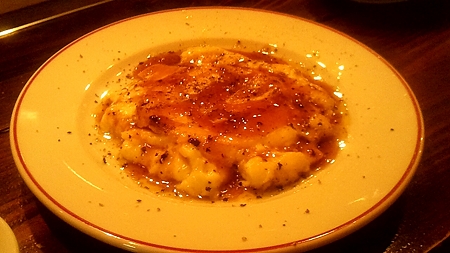 焼きカマンベール黒酢ハチミツかけ