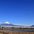 新幹線N700系と富士