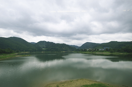 錦秋湖上流