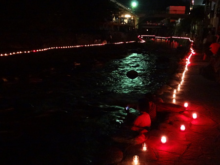 足助夏祭り:足助川下流側の万灯
