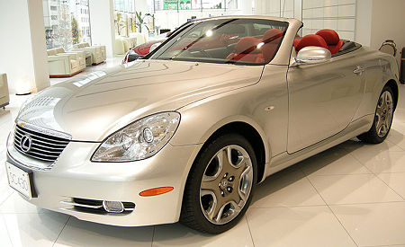 800px-Lexus_SC430_01
