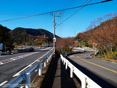 県道76号(国道246号の旧道)と国道246号