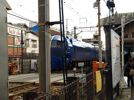 諏訪ノ森駅3