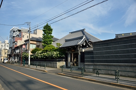 ホワイトハートの寺