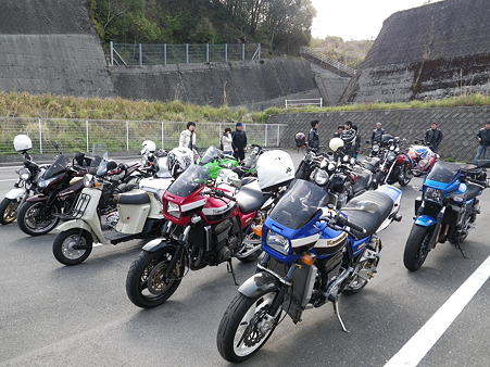 佐川ローソンに集合