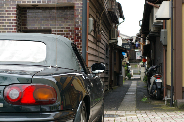 民家の路地裏