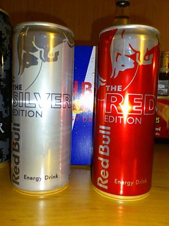 レッドブル銀と赤