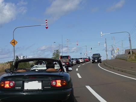 屋根開き軍団　空への信号を待つの図