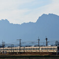 妙義山と信越線211系電車 2023年冬