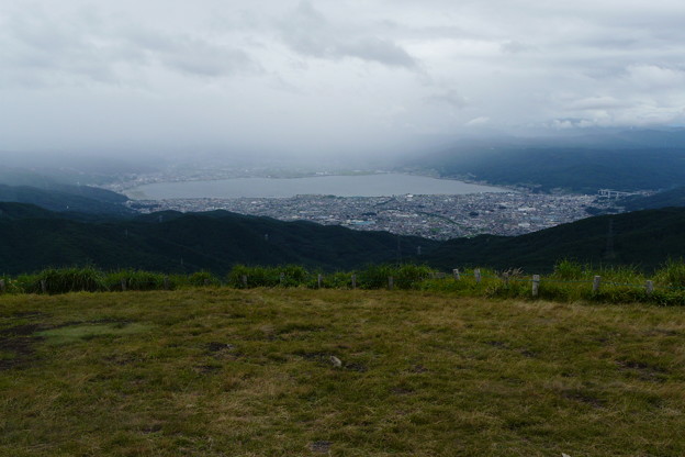 Photos: 諏訪湖が見えた・頂上